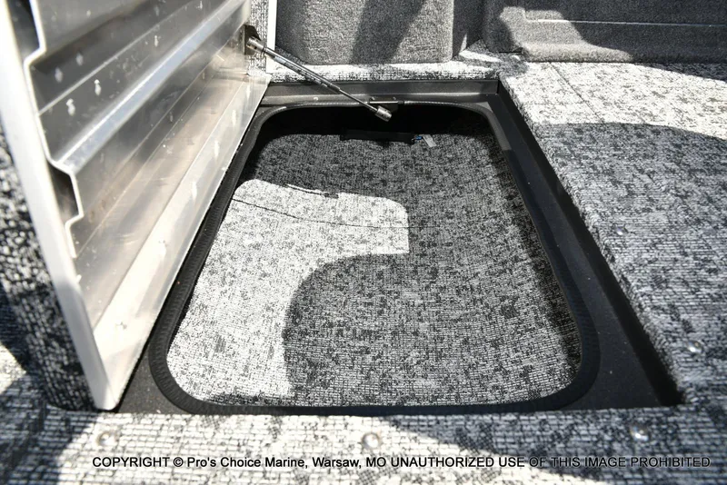 Slide: The Image of Tracker Pro Guide V-175 WT 2026 - 49