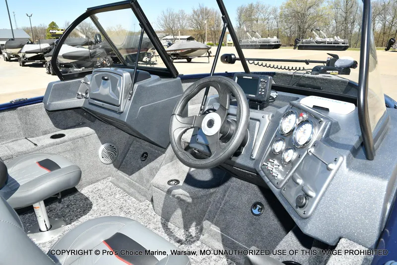 Slide: The Image of Tracker Pro Guide V-175 WT 2026 - 5