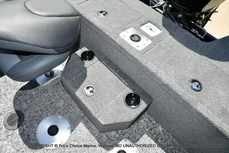 Slide: The Image of Tracker Pro Guide V-175 WT 2026 - 65