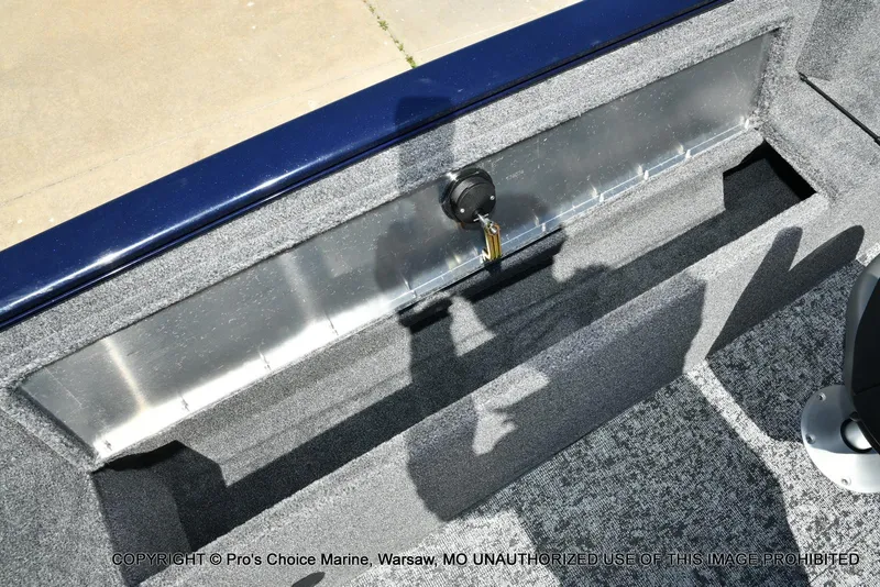 Slide: The Image of Tracker Pro Guide V-175 WT 2026 - 70