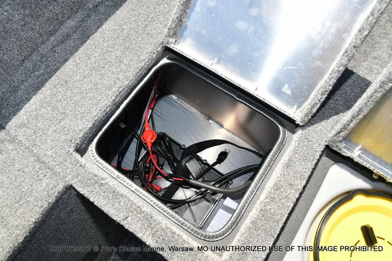 Slide: The Image of Tracker Pro Guide V-175 WT 2026 - 72