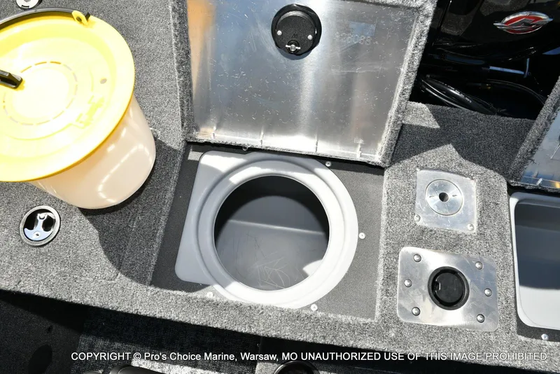 Slide: The Image of Tracker Pro Guide V-175 WT 2026 - 74