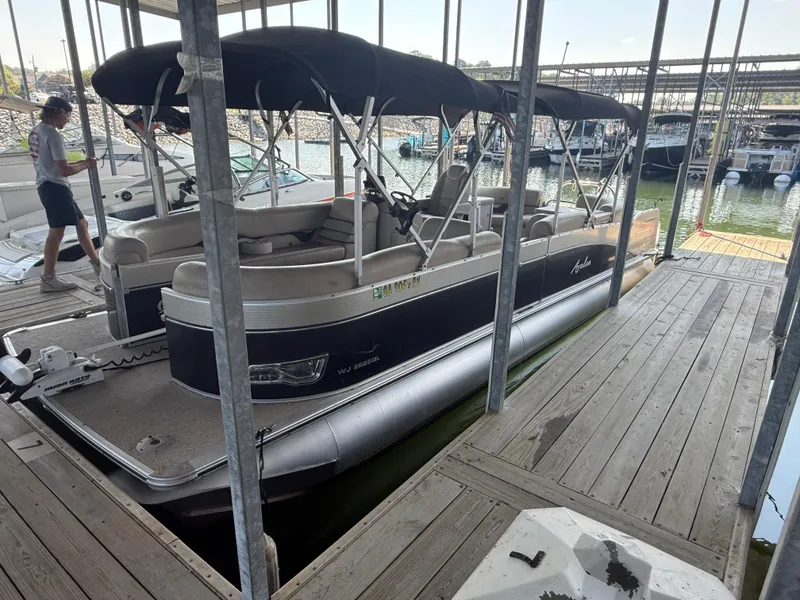 Slide: The Image of Avalon 265 Windjammer 2013 - 2