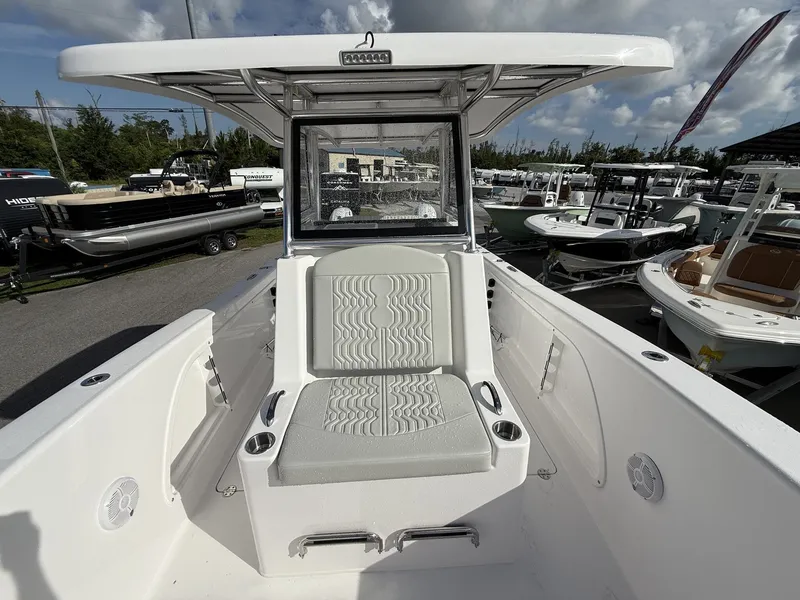 Slide: The Image of Twin Vee STX 260 STX 2026 - 11