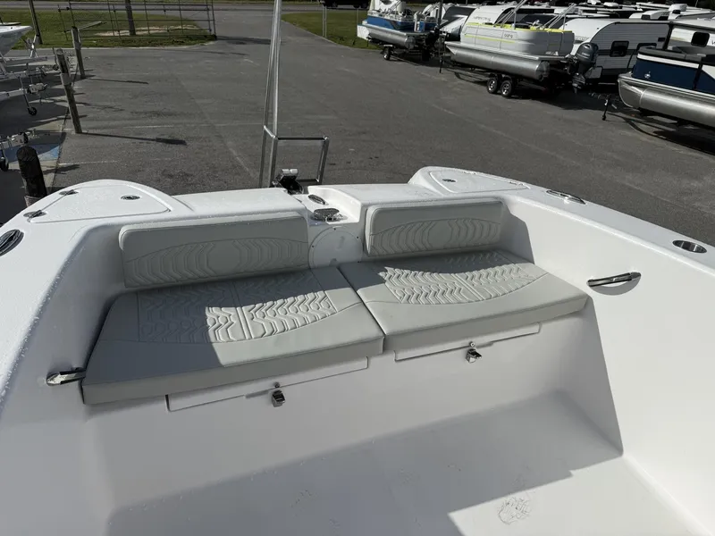 Slide: The Image of Twin Vee STX 260 STX 2026 - 7