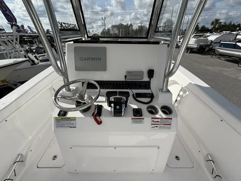 Slide: The Image of Twin Vee STX 260 STX 2026 - 21