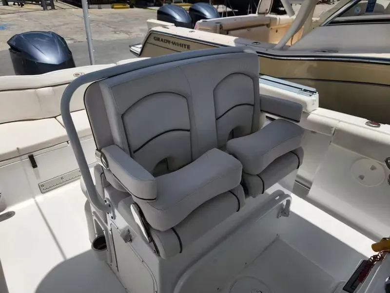 Slide: The Image of Sea Hunt Ultra 255 SE 2021 - 4