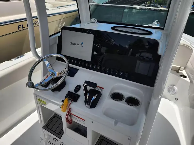 Slide: The Image of Sea Hunt Ultra 255 SE 2021 - 6