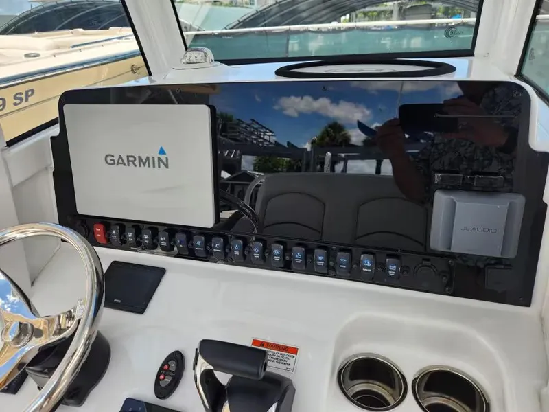 Slide: The Image of Sea Hunt Ultra 255 SE 2021 - 8