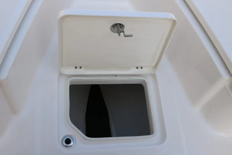 Slide: The Image of Robalo R230 Center Console 2024 - 38