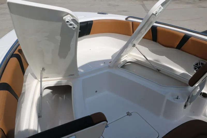 Slide: The Image of Robalo R230 Center Console 2024 - 39