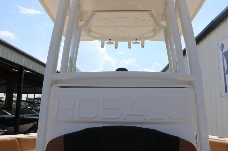 Slide: The Image of Robalo R230 Center Console 2024 - 29