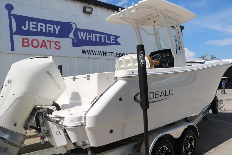 Slide: The Image of Robalo R230 Center Console 2024 - 4