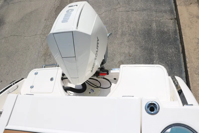 Slide: The Image of Robalo R230 Center Console 2024 - 41