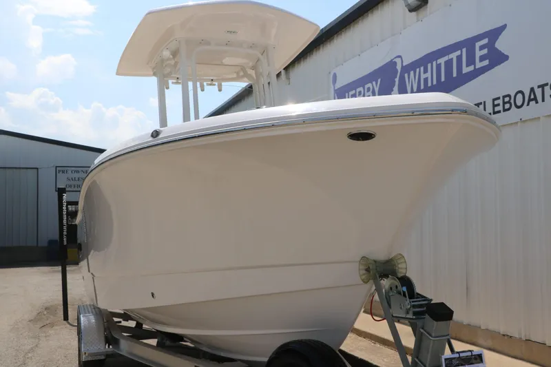 Slide: The Image of Robalo R230 Center Console 2024 - 6