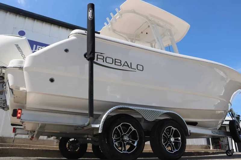 Slide: The Image of Robalo R230 Center Console 2024 - 4