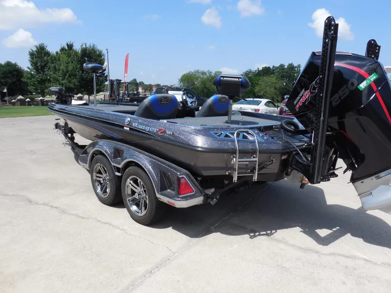 Slide: The Image of Ranger Z521L 2022 - 4