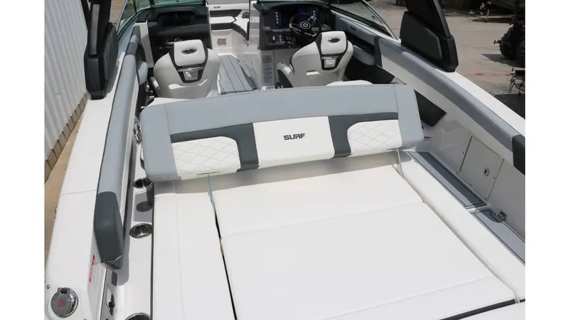 Slide: The Image of Chaparral 260 Surf 2024 - 11