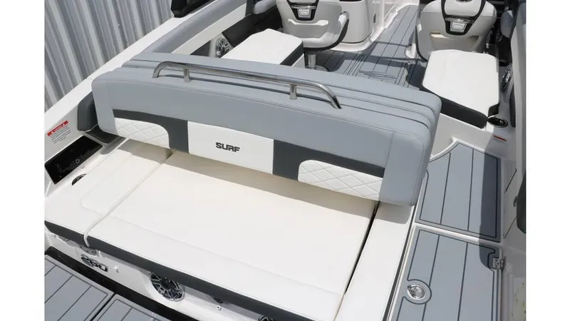 Slide: The Image of Chaparral 260 Surf 2024 - 13