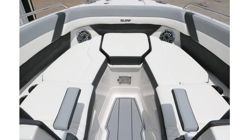 Slide: The Image of Chaparral 260 Surf 2024 - 17