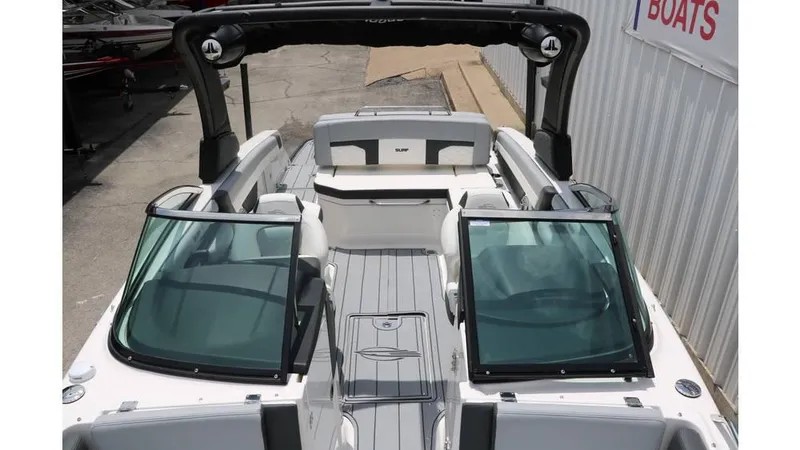 Slide: The Image of Chaparral 260 Surf 2024 - 22