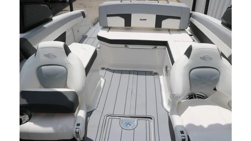 Slide: The Image of Chaparral 260 Surf 2024 - 23