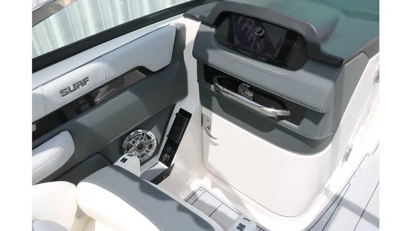 Slide: The Image of Chaparral 260 Surf 2024 - 28