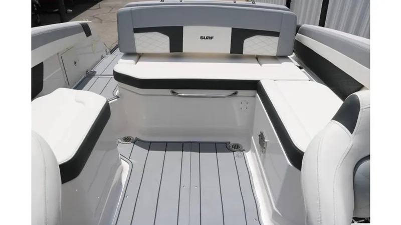 Slide: The Image of Chaparral 260 Surf 2024 - 34