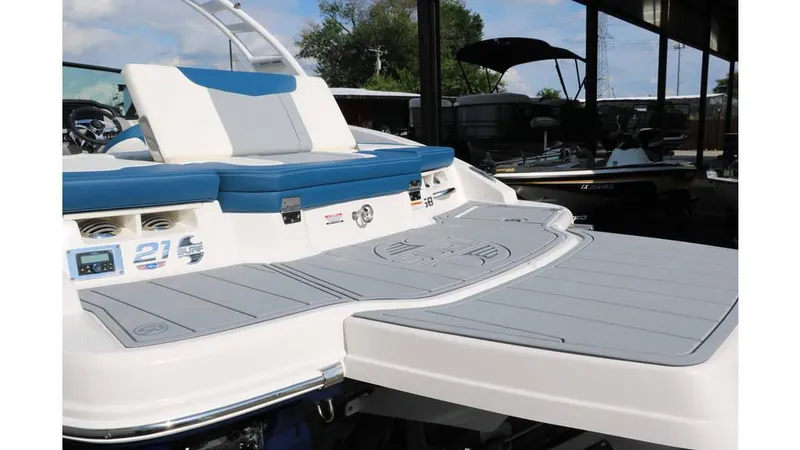 Slide: The Image of Chaparral 21 Surf 2025 - 32