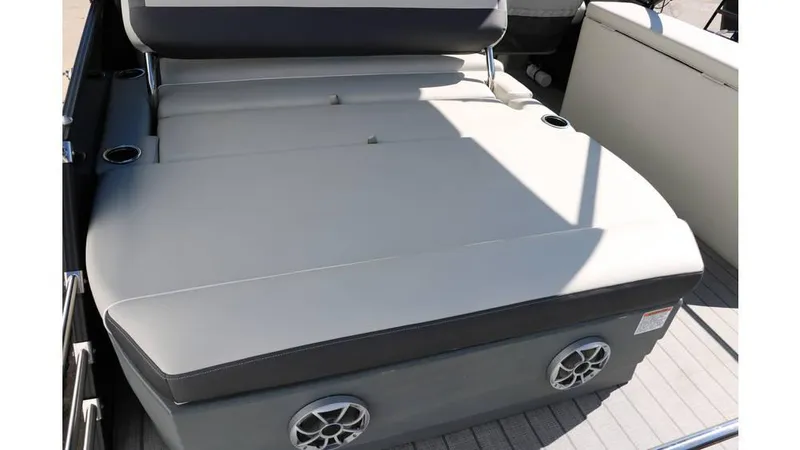 Slide: The Image of Sylvan Mirage X3 CLZ DH Tri Toon 2025 - 24