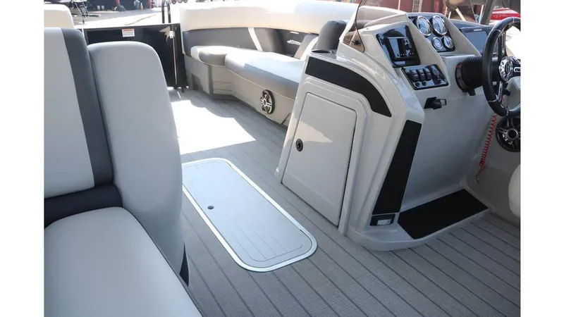 Slide: The Image of Sylvan Mirage X3 Party Fish Tri Toon 2025 - 35