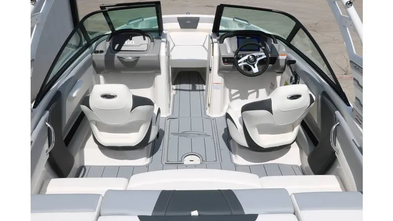 Slide: The Image of Chaparral 21 SSi 2025 - 10