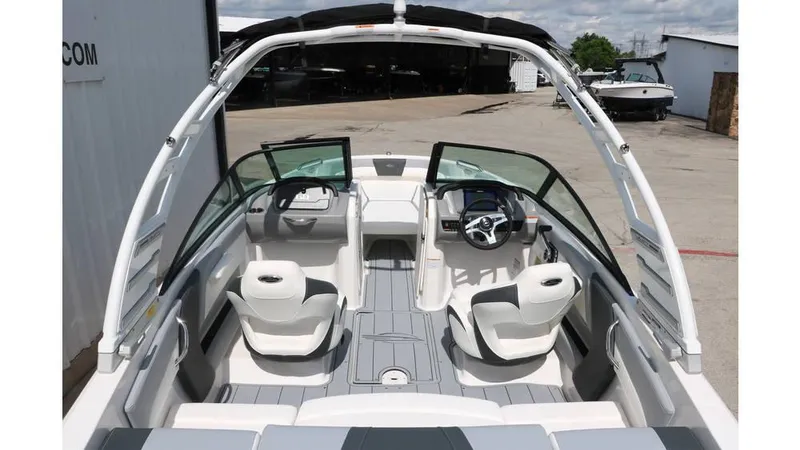 Slide: The Image of Chaparral 21 SSi 2025 - 11