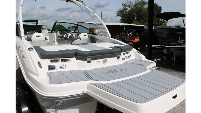 Slide: The Image of Chaparral 21 SSi 2025 - 6