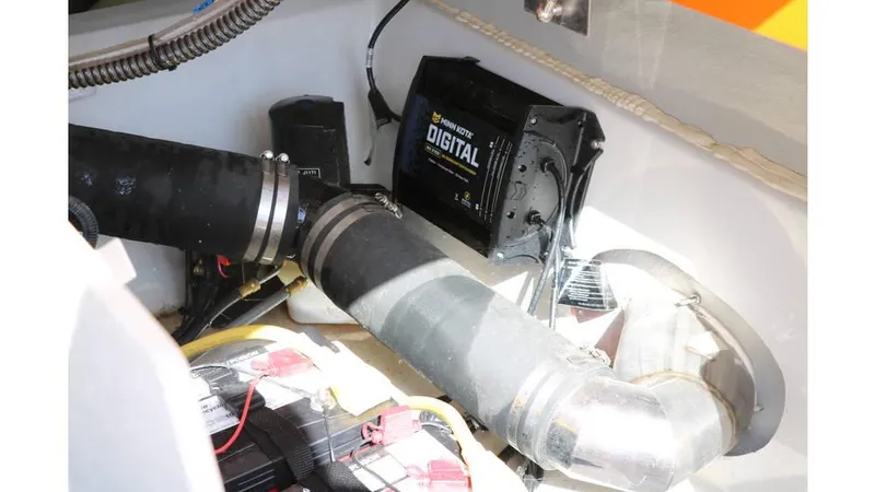 Slide: The Image of Crownline Boats 220 SS LPX Gen2 2022 - 38