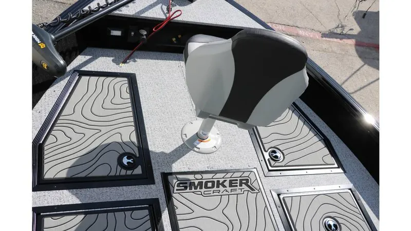 Slide: The Image of Smoker Craft Adventurer 188 DC 2025 - 15