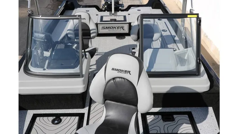 Slide: The Image of Smoker Craft Adventurer 188 DC 2025 - 17