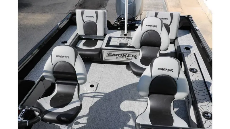 Slide: The Image of Smoker Craft Adventurer 188 DC 2025 - 20