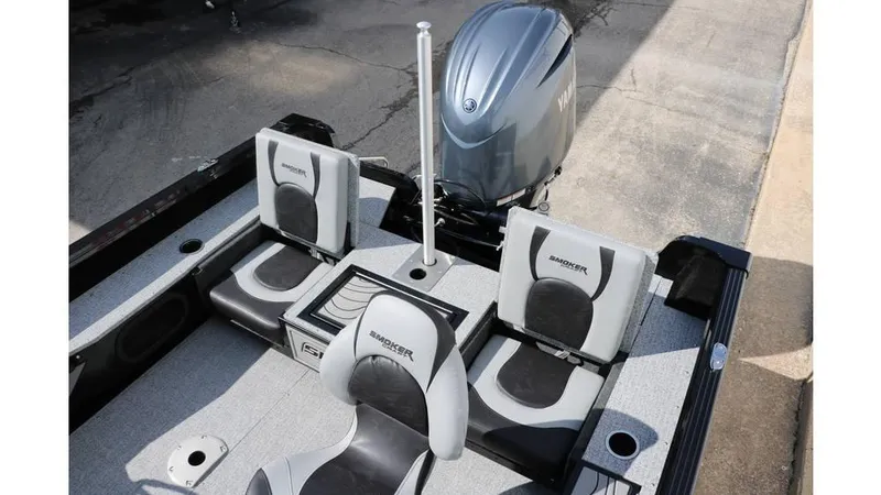 Slide: The Image of Smoker Craft Adventurer 188 DC 2025 - 22