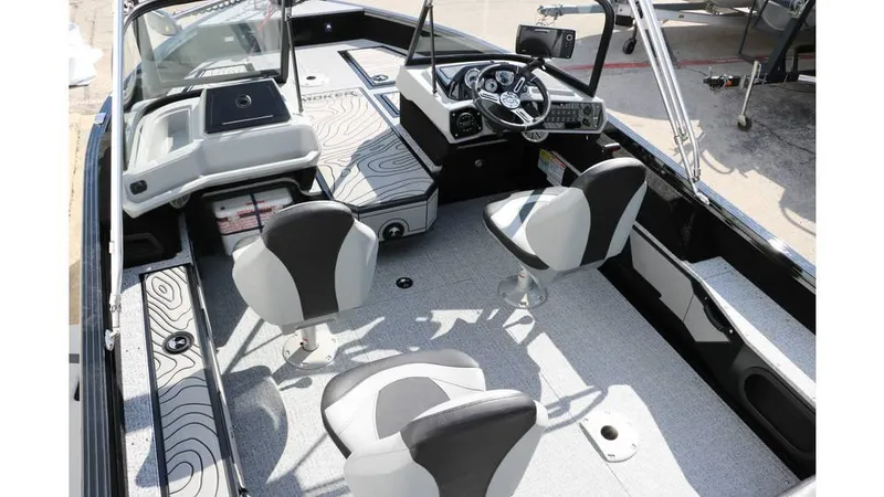 Slide: The Image of Smoker Craft Adventurer 188 DC 2025 - 23