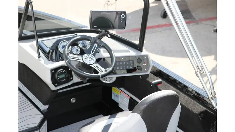 Slide: The Image of Smoker Craft Adventurer 188 DC 2025 - 24