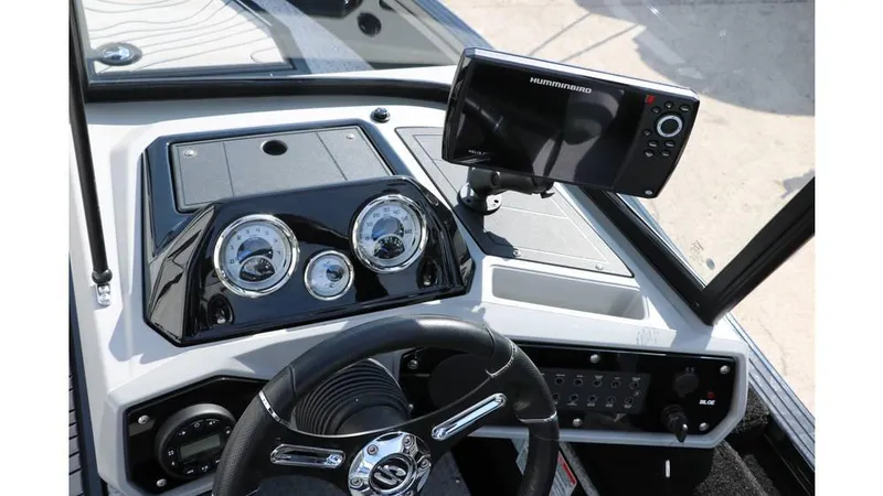 Slide: The Image of Smoker Craft Adventurer 188 DC 2025 - 29