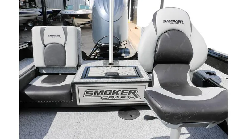 Slide: The Image of Smoker Craft Adventurer 188 DC 2025 - 33