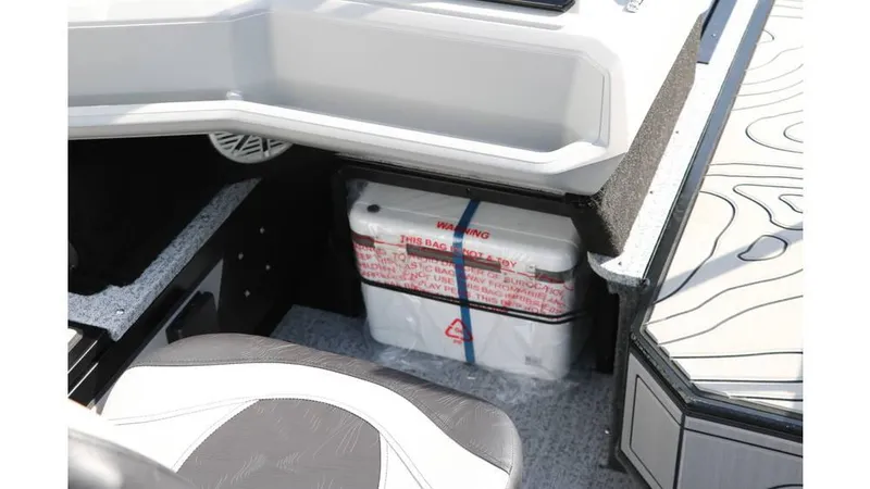 Slide: The Image of Smoker Craft Adventurer 188 DC 2025 - 34