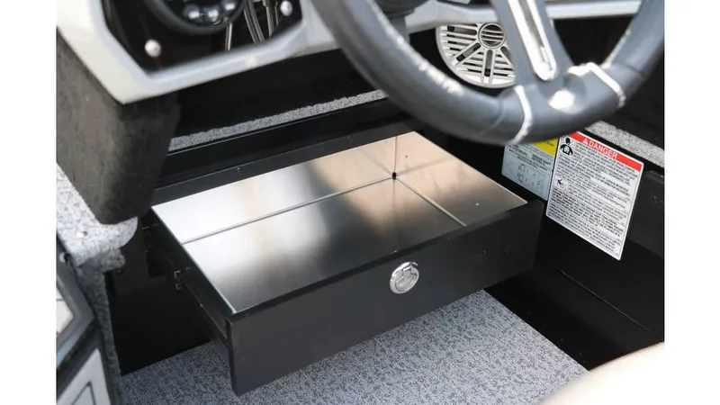 Slide: The Image of Smoker Craft Adventurer 188 DC 2025 - 35