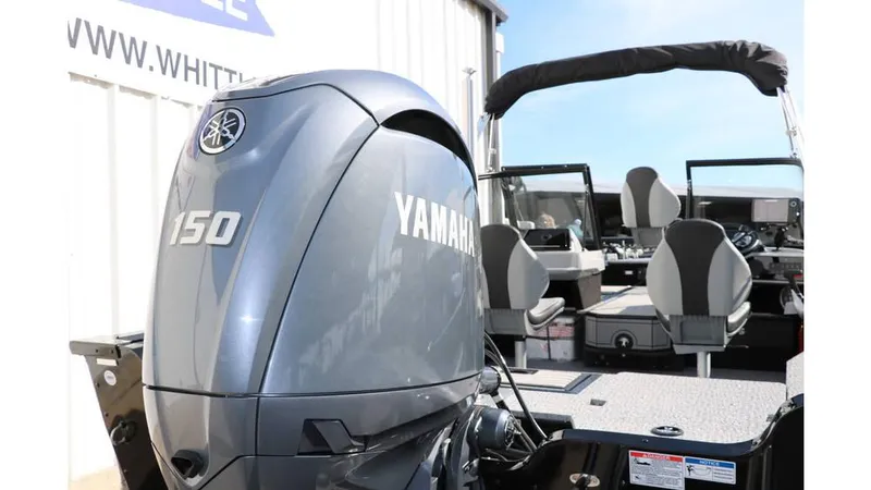 Slide: The Image of Smoker Craft Adventurer 188 DC 2025 - 5