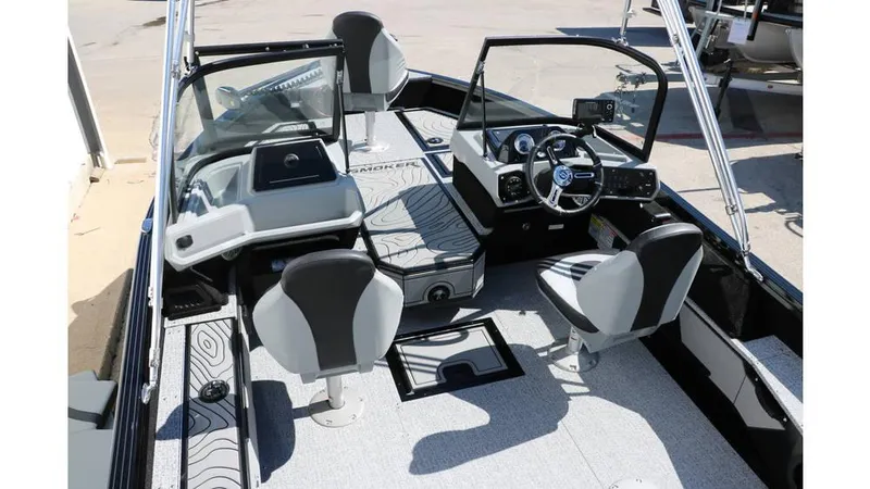 Slide: The Image of Smoker Craft Adventurer 178 DC 2025 - 13