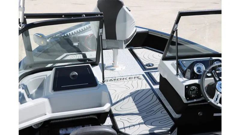 Slide: The Image of Smoker Craft Adventurer 178 DC 2025 - 14