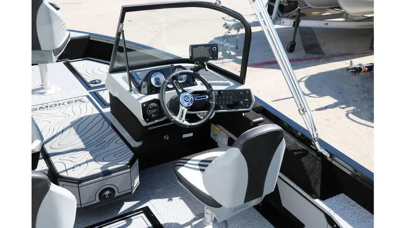 Slide: The Image of Smoker Craft Adventurer 178 DC 2025 - 15