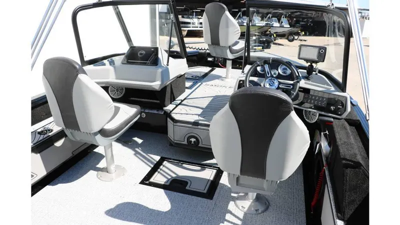 Slide: The Image of Smoker Craft Adventurer 178 DC 2025 - 17